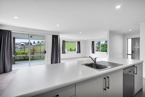 Photo of property in 17 Heta Road, Highlands Park, New Plymouth, 4312