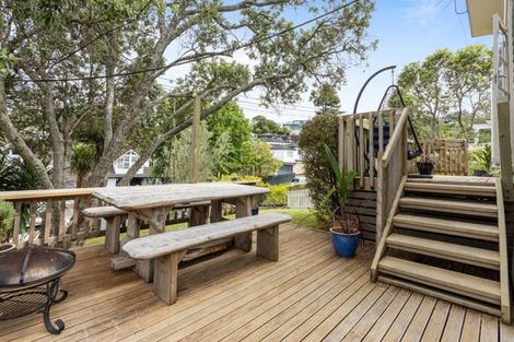 Photo of property in 37 Seaton Road, Murrays Bay, Auckland, 0630