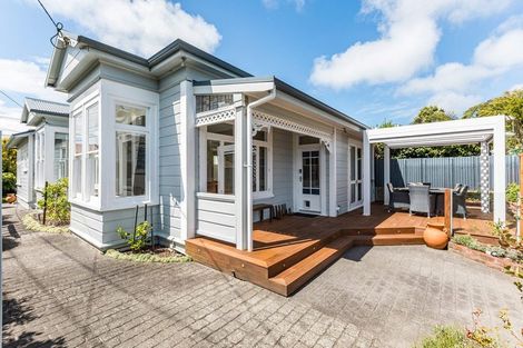 Photo of property in 21 Farm Road, Northland, Wellington, 6012