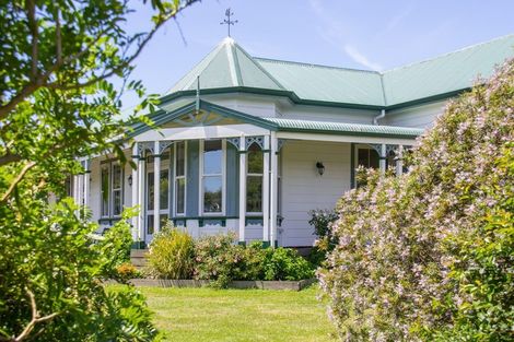 Photo of property in 121 Ferry Road, Martinborough, 5711