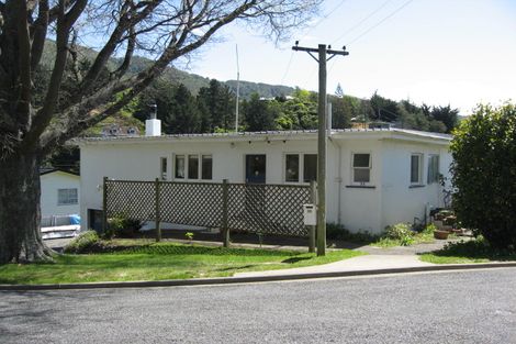 Photo of property in 35 South Terrace, Picton, 7220