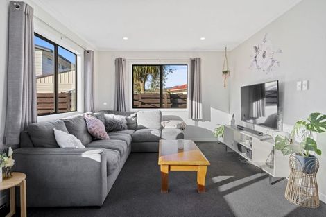 Photo of property in 9 Laredo Grove, Totara Park, Upper Hutt, 5018