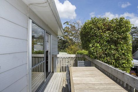 Photo of property in 4/23 Luckens Road, West Harbour, Auckland, 0618