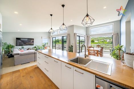 Photo of property in 9 Mulberry Street, Maungaraki, Lower Hutt, 5010