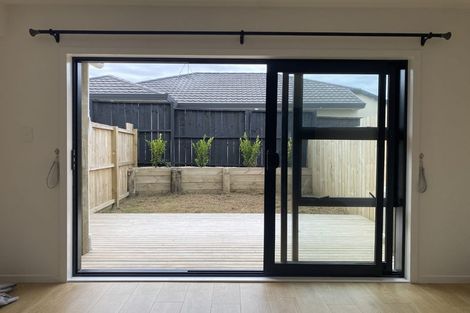 Photo of property in 96d Triangle Road, Massey, Auckland, 0614