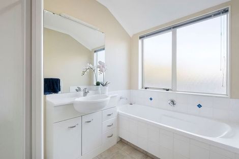 Photo of property in 18 Villino Place, Randwick Park, Auckland, 2105