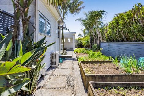 Photo of property in 16 Links Drive, Waiwhakaiho, New Plymouth, 4312