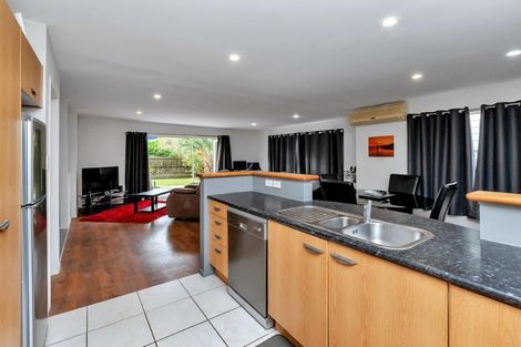 Photo of property in 16a Bermuda Place, One Tree Point, 0118