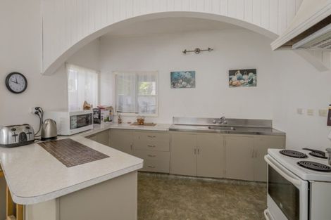 Photo of property in 88 Queenwood Road, Levin, 5510