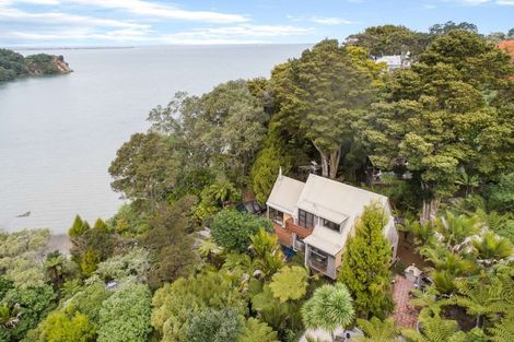 Photo of property in 68 Laingholm Drive, Laingholm, Auckland, 0604