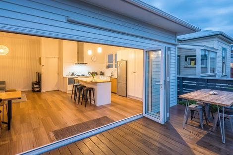 Photo of property in 52 Endeavour Street, Lyall Bay, Wellington, 6022