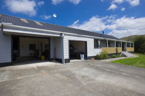 Photo of property in 55 Harrington Road, Muriwai, Gisborne, 4072