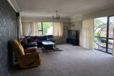 Photo of property in 194 Cliff Drive, Green Bay, Auckland, 0604