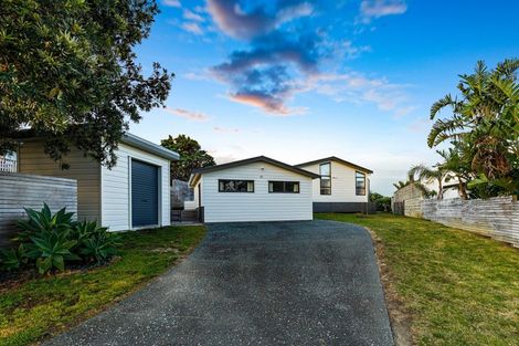 Photo of property in 27 Blue Bell Parade, Omaha, Warkworth, 0986