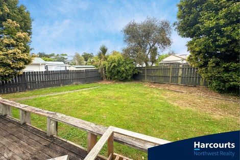 Photo of property in 124 Moire Road, West Harbour, Auckland, 0618