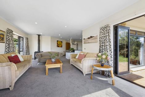 Photo of property in 13 Karina Road, Merrilands, New Plymouth, 4312