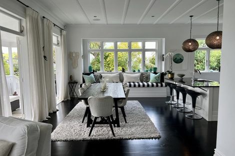 Photo of property in 8 William Bond Street, Stanley Point, Auckland, 0624