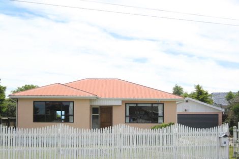 Photo of property in 32 Cuffs Road, Wainoni, Christchurch, 8061