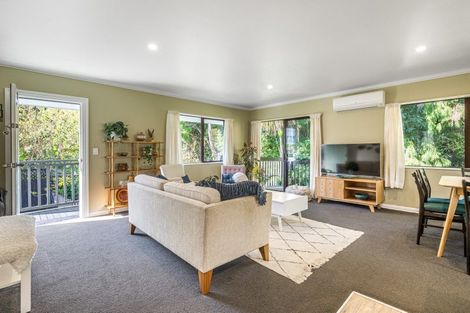 Photo of property in 2/43 Sabulite Road, Kelston, Auckland, 0602