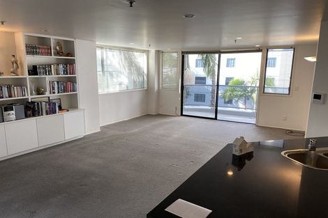 Photo of property in 2a/171 Hurstmere Road, Takapuna, Auckland, 0622