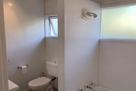 Photo of property in 2/20 Pemberton Avenue, Bayview, Auckland, 0629