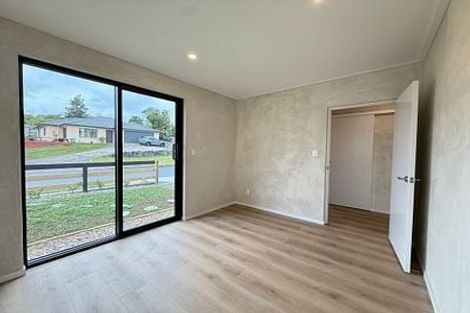 Photo of property in 86a Tiriwa Drive, Massey, Auckland, 0614