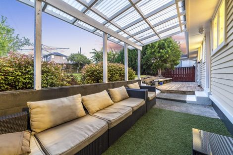 Photo of property in 21 Arlette Place, Massey, Auckland, 0614