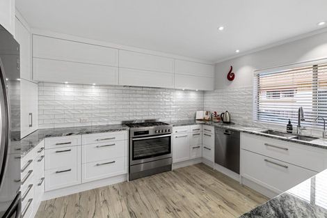 Photo of property in 26 Bundoran Way, Pinehill, Auckland, 0632