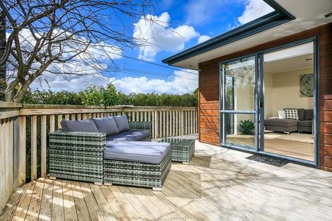 Photo of property in 229a Wairau Road, Totara Vale, Auckland, 0627