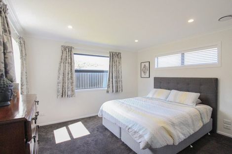 Photo of property in 17 Buddle Road, Wallaceville, Upper Hutt, 5018