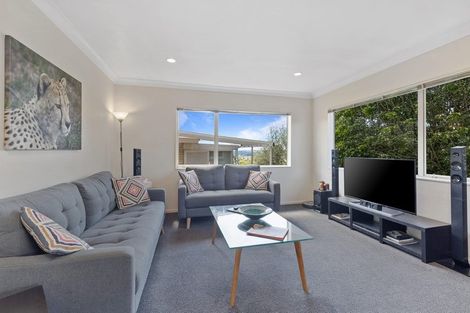 Photo of property in 2/8 Bronzewing Terrace, Unsworth Heights, Auckland, 0632