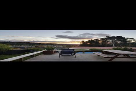 Photo of property in 46 Norana Road, Timberlea, Upper Hutt, 5018