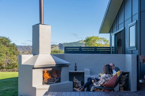 Photo of property in 16 Tarapatiki Drive, Whitianga, 3510