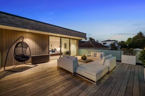 Photo of property in 222 Hurstmere Road, Takapuna, Auckland, 0622