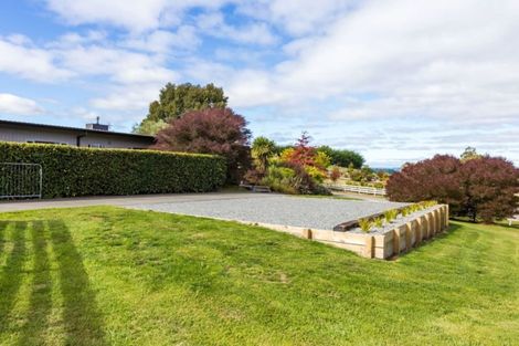 Photo of property in 27 Loch Views Road, Acacia Bay, Taupo, 3385