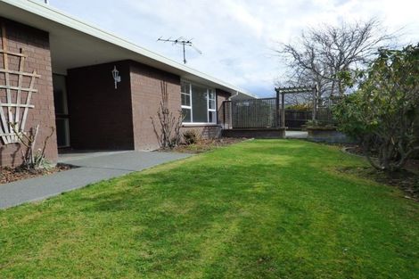 Photo of property in 16 Cricklewood Place, Avonhead, Christchurch, 8042