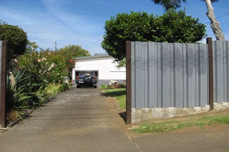 Photo of property in 21 Crawford Avenue, Mangere Bridge, Auckland, 2022