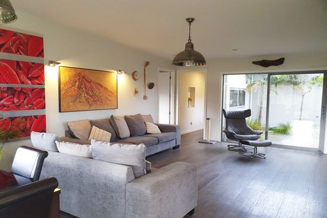 Photo of property in 3 Esk View Road, Eskdale, Napier, 4182