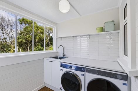 Photo of property in 22 Ngaio Street, Strandon, New Plymouth, 4312