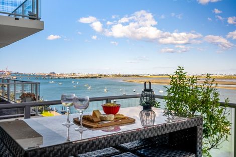 Photo of property in 12/72e Devonport Road, Tauranga, 3110