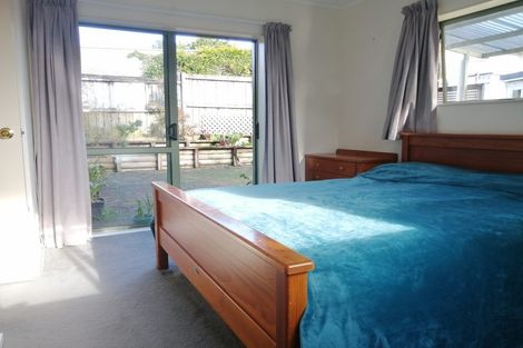 Photo of property in 14 Bedford Street, Te Atatu South, Auckland, 0610