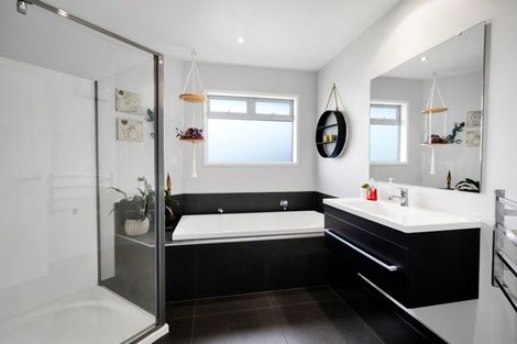 Photo of property in 590c Frankley Road, Hurworth, New Plymouth, 4371