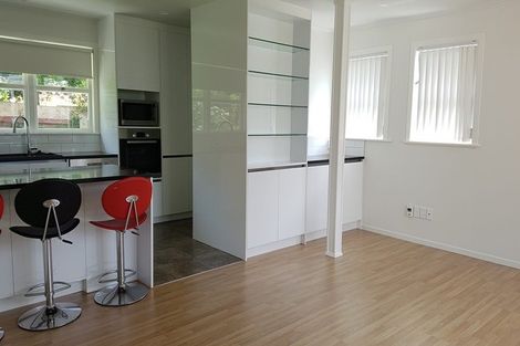 Photo of property in 186 Sunnynook Road, Totara Vale, Auckland, 0627