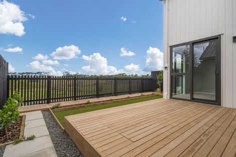 Photo of property in 22 Paretao Street, Massey, 0614