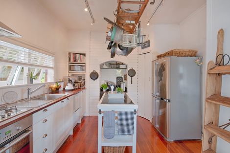 Photo of property in 8 Forrest Hill Road, Forrest Hill, Auckland, 0620