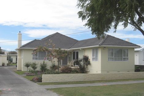 Photo of property in 35 Selwyn Crescent, College Estate, Whanganui, 4500