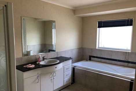 Photo of property in 134 Gracechurch Drive, Flat Bush, Auckland, 2016