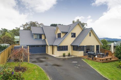 Photo of property in 7 La Lena Grove, Fitzherbert, Palmerston North, 4410