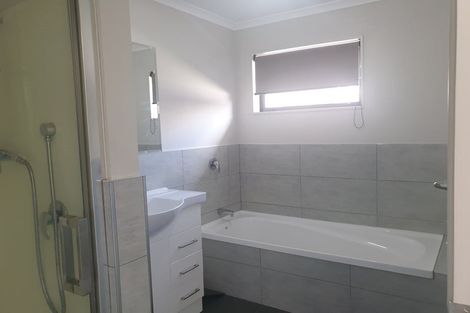 Photo of property in 33 Tarapiroe Avenue, Takanini, 2112