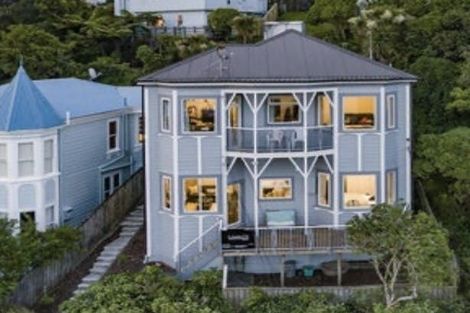 Photo of property in 112 Kelburn Parade, Kelburn, Wellington, 6012